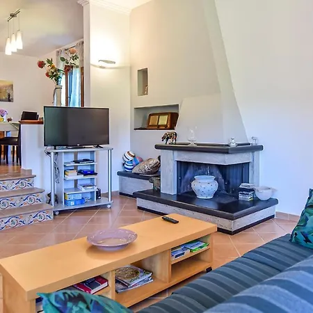 3 Bedroom Amazing In S, M, Di Castellabate