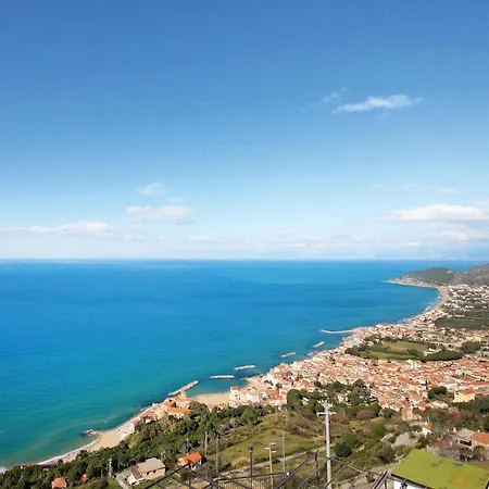 3 Bedroom Amazing In S, M, Di Castellabate Holiday home