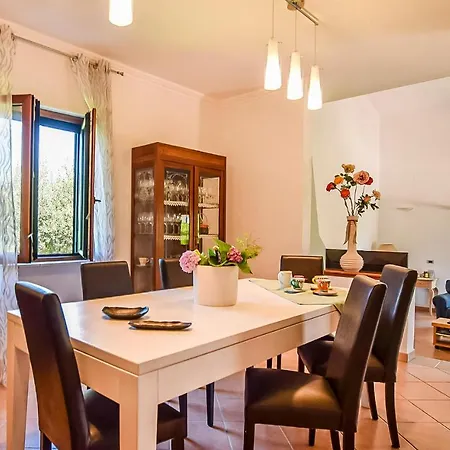 3 Bedroom Amazing In S, M, Di Castellabate
