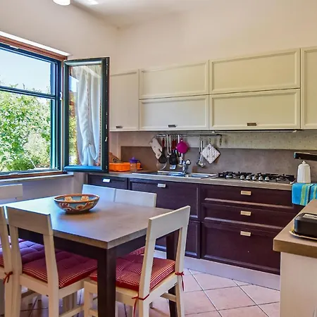 3 Bedroom Amazing In S, M, Di Castellabate Holiday home
