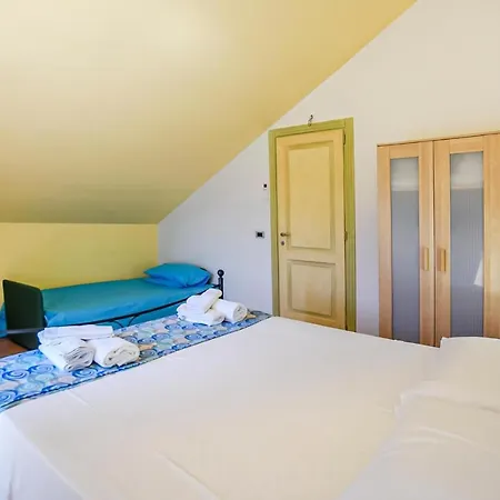 3 Bedroom Amazing In S, M, Di Castellabate Holiday home